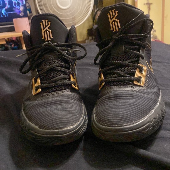 NIKE Kyrie Flytrap 4 Black and Gold metallic athletic shoes. - Picture 6 of 6